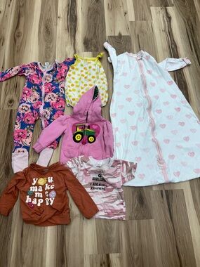 John Deere Girls 2T clothing Lot I1